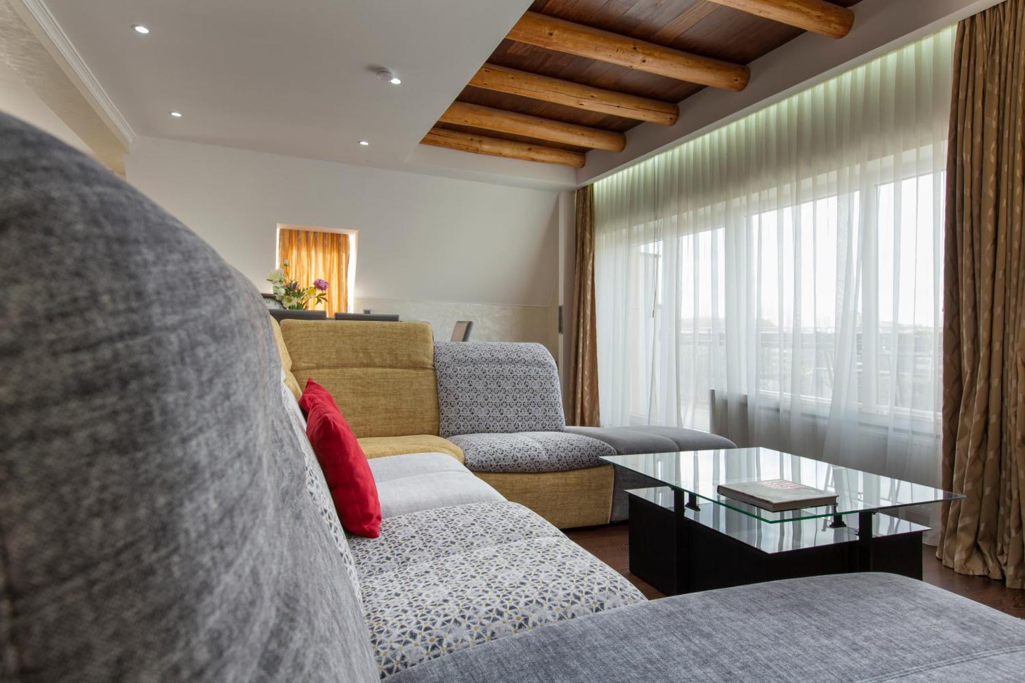 The Queen Luxury - Vinicia *